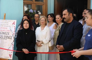 Zeytin Dalından Sırlı Gurbete Çini Sergisi Gemliklilerle Buluştu